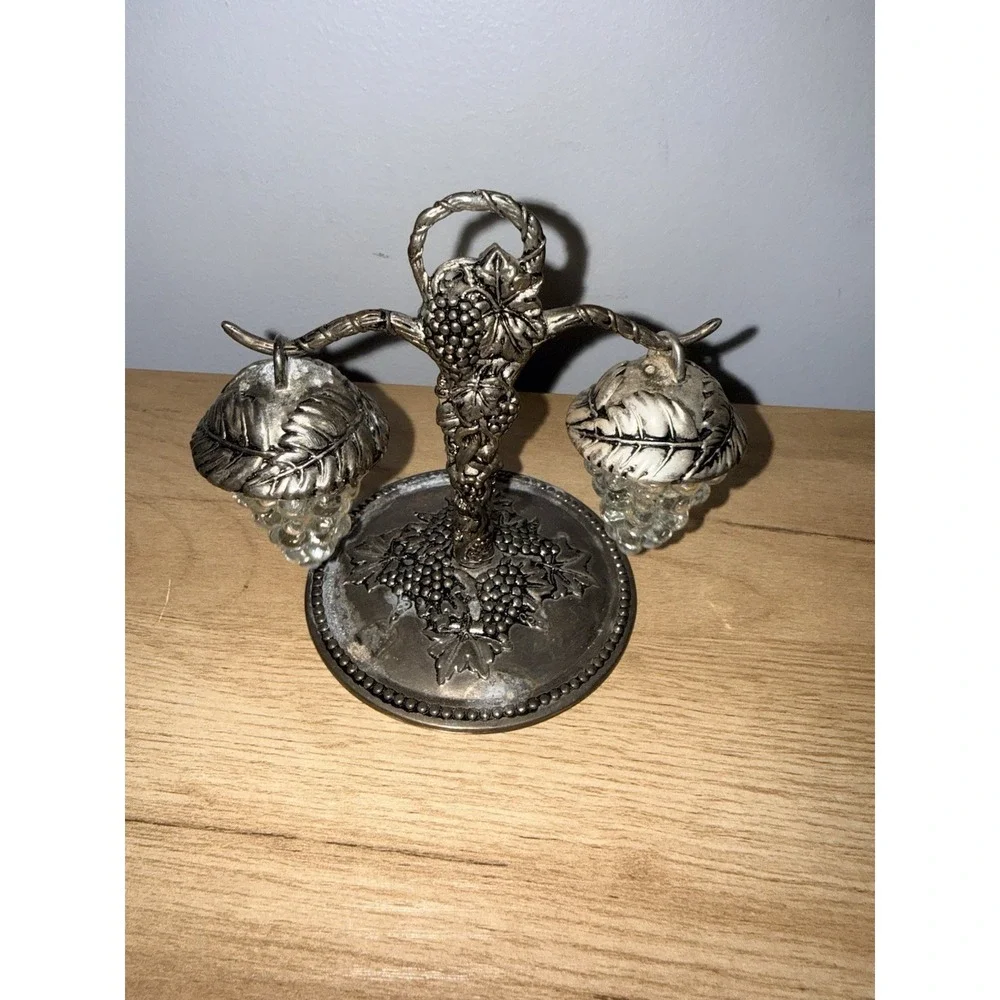 Godinger Silver Art Company Salt & Pepper Shaker Set With Stand Grape Theme READ